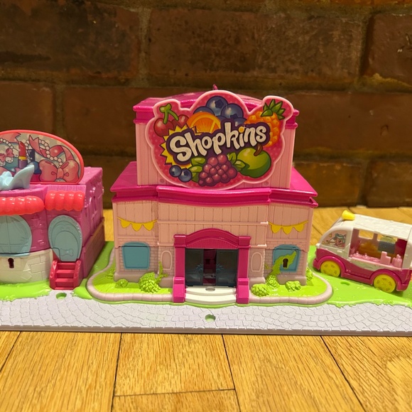 Polly Pockets & Shopkins mini mall - Picture 7 of 11